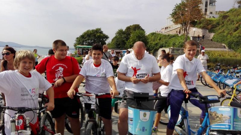 Фотооко: Десетки се включиха на велошествие с Тити Папазов, Йордан Йовчев и Тереза Маринова - E-Burgas.com